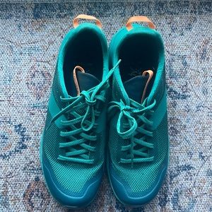 Arc'teryx Women's Norvan VT 2 Volt Sneakers US 8.4 Green Running Trail Shoes
